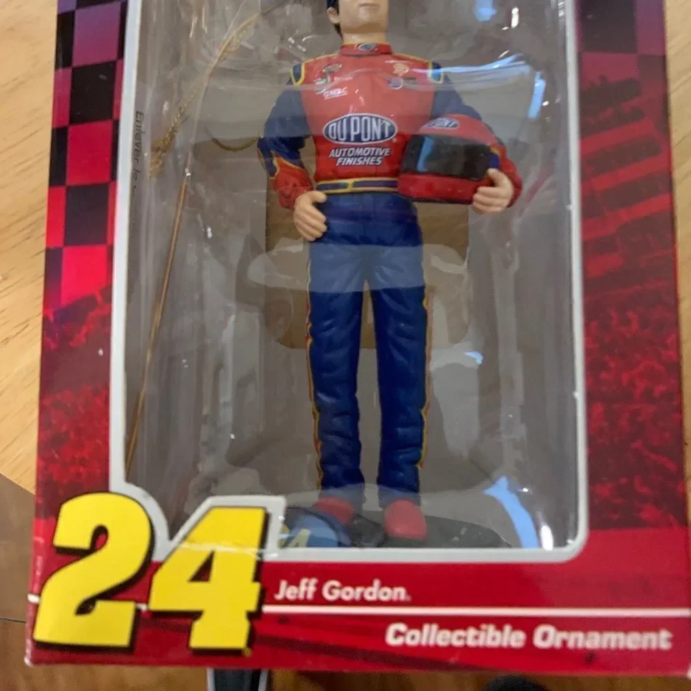 24 Jeff Gordon Ornament 2004
